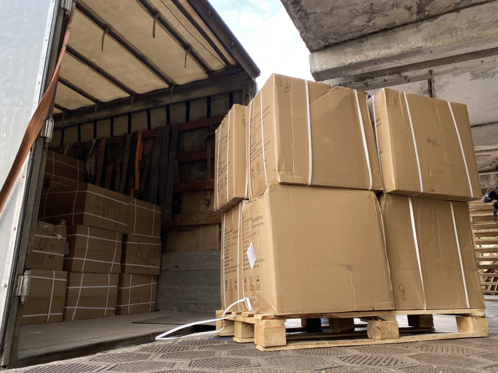 Медикам Тверской области передали 20 тысяч комплектов средств индивидуальной защиты