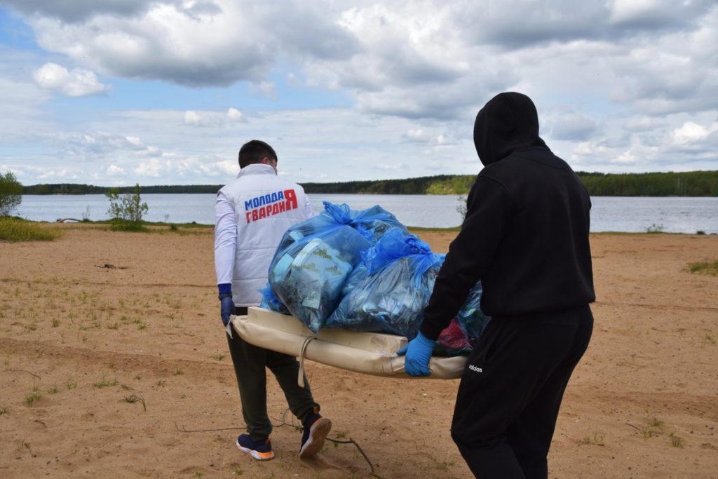 Молодогвардейцы очистили от мусора берега рек в Тверской области Молодогвардейцы очистили от мусора берега рек в Тверской области