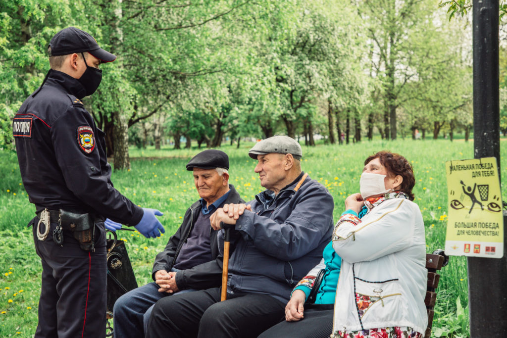 В тверских парках полицейские ловят нарушителей
