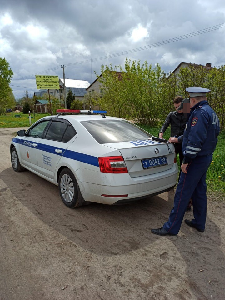 В Тверской области поймали двух нелегальных таксистов