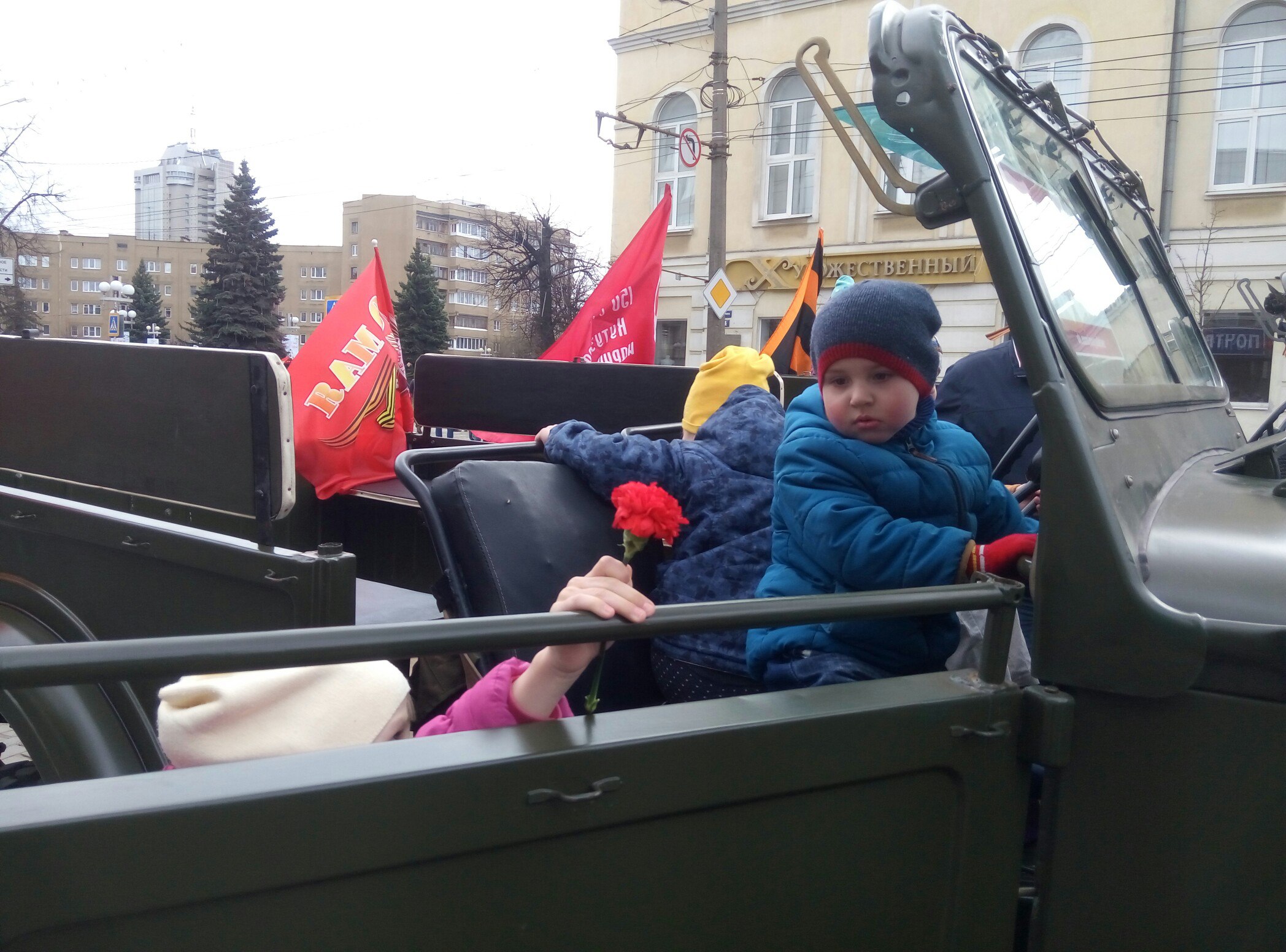 «Бессмертный полк»: как самая массовая акция Дня Победы пришла в Тверь