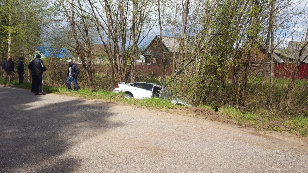 В Тверской области два человека погибли при съезде автомобиля в кювет В Тверской области два человека погибли при съезде автомобиля в кювет