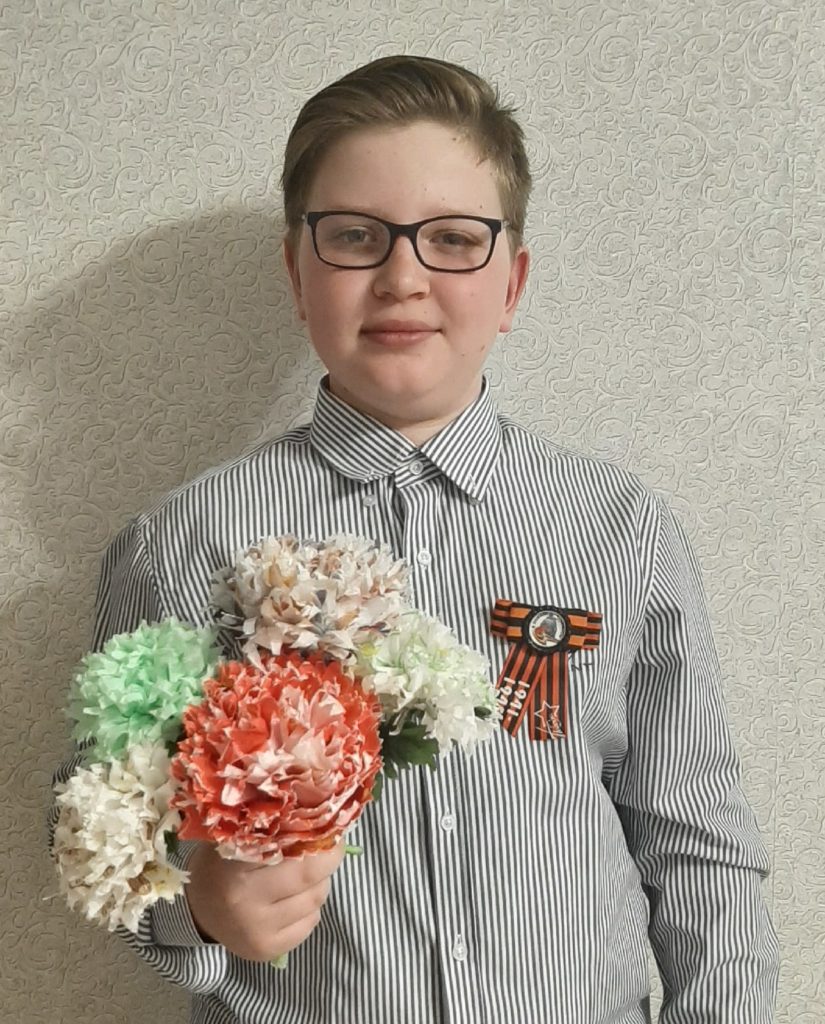 Сад Победы и бумажные журавли: семья педагога из Тверской области почтила ветеранов