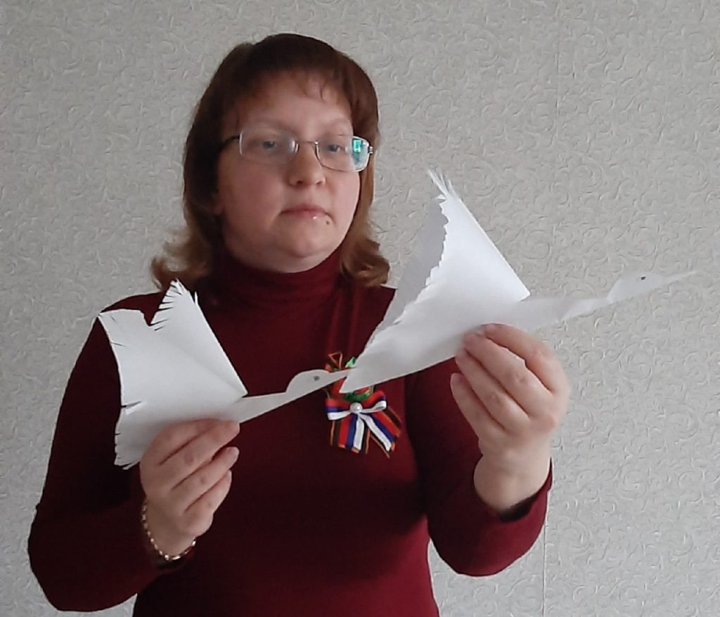 Сад Победы и бумажные журавли: семья педагога из Тверской области почтила ветеранов