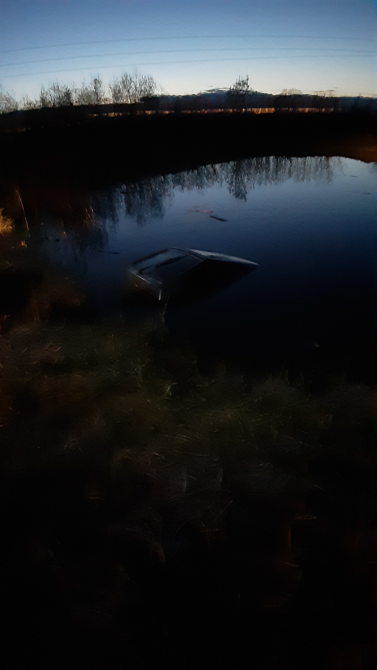 В Тверской области угонщики утопили автомобиль в пруду