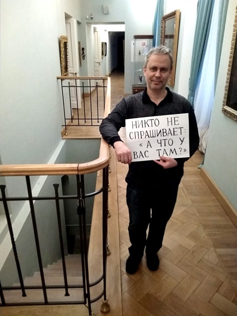 Сотрудники Тверской картинной галереи провели "Скучающий флешмоб"