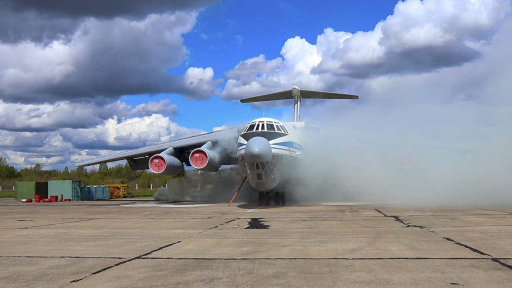В Твери на аэродроме Мигалово "тушили" самолеты В Твери на аэродроме Мигалово "тушили" самолеты