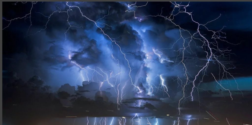 Синоптики прогнозируют грозу в Тверской области