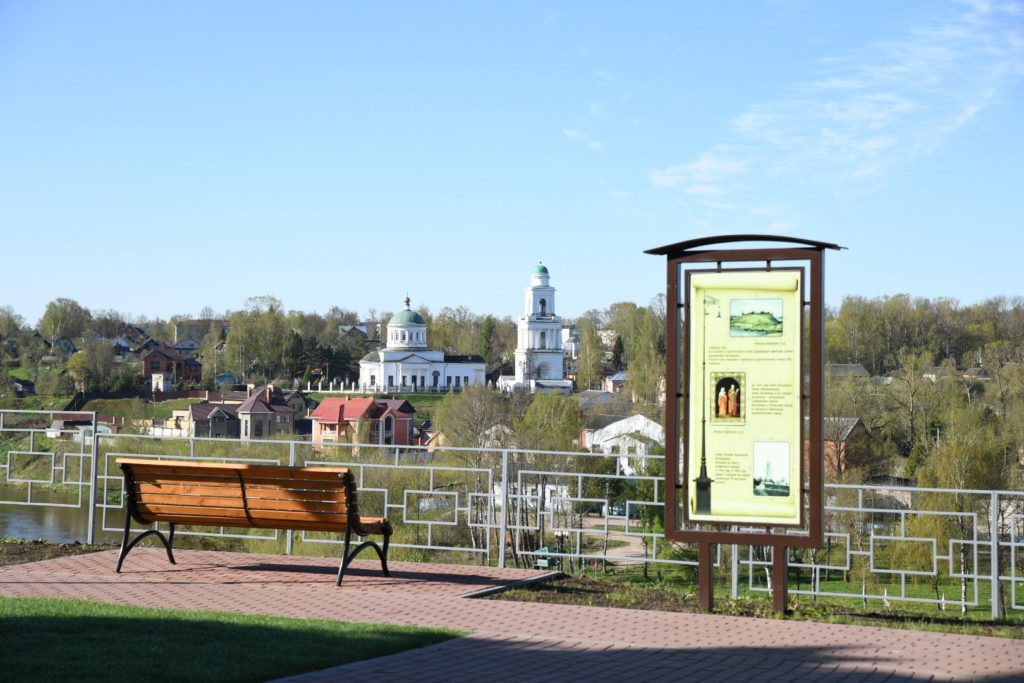 Губернатор Игорь Руденя возложил цветы к Обелиску советским воинам в Ржеве