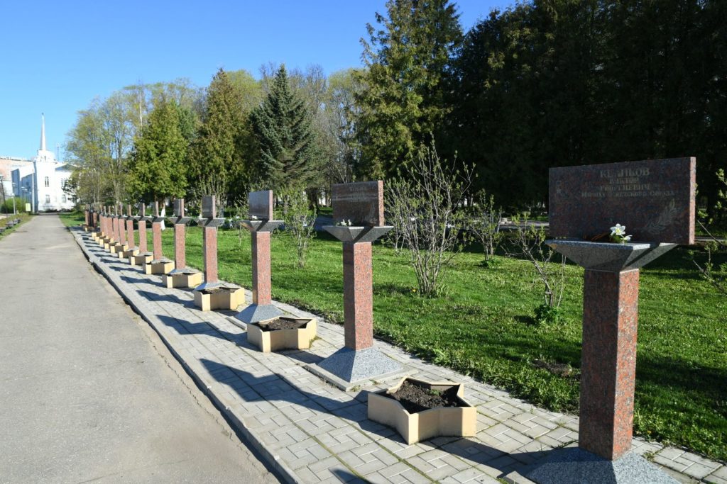 Губернатор Игорь Руденя возложил цветы к Обелиску советским воинам в Ржеве