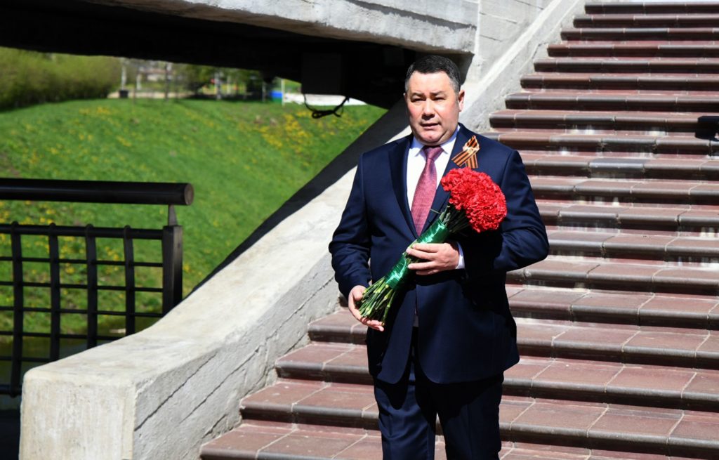 Игорь Руденя возложил цветы к Вечному огню Игорь Руденя возложил цветы к Вечному огню