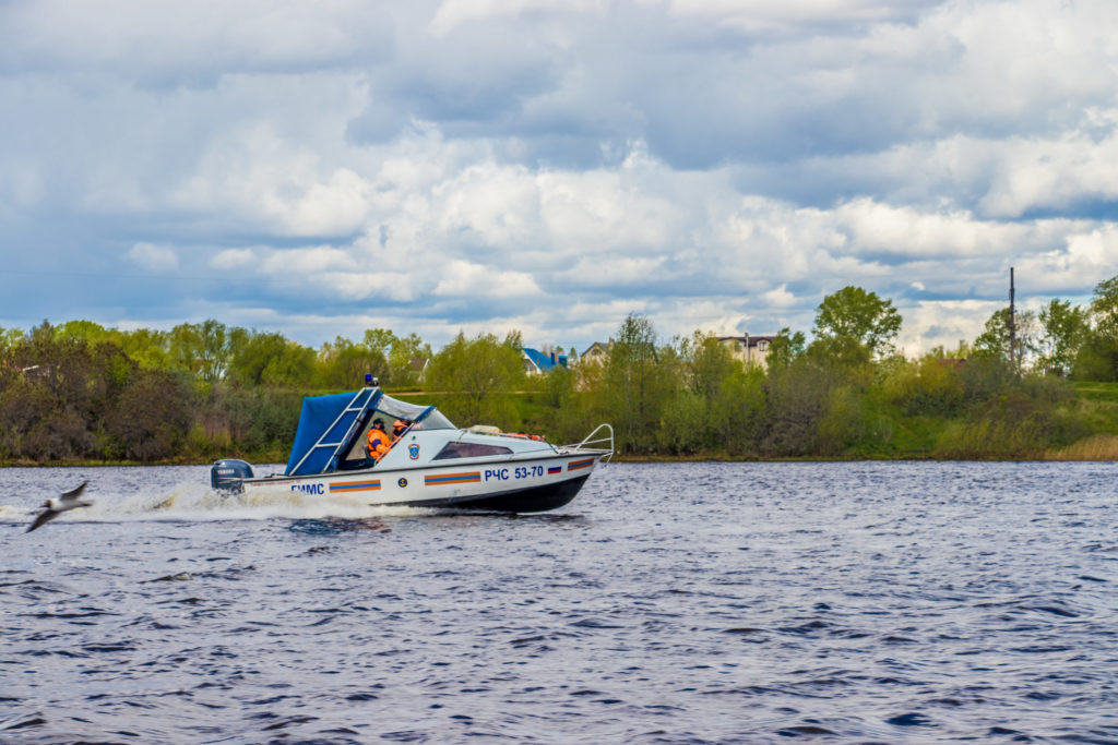 В Тверской области спасатели начали присматривать за людьми в лодках и на берегу