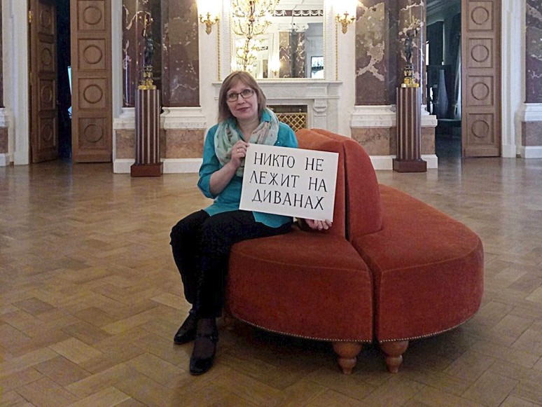 Сотрудники Тверской картинной галереи провели "Скучающий флешмоб" Сотрудники Тверской картинной галереи провели "Скучающий флешмоб"