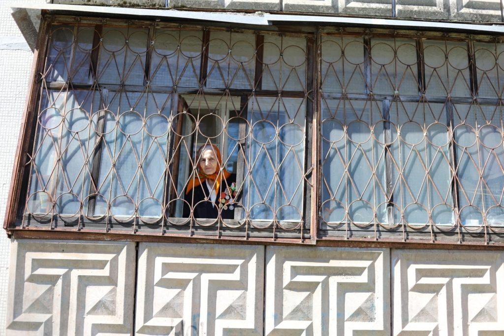 Волонтёры поздравили ветеранов с Днём Победы