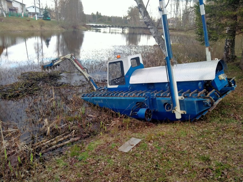 Земснаряд, который утонул во время работы в Тверской области, снова на плаву