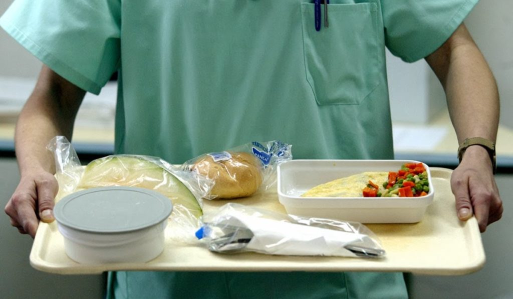 В Тверской области на проживание и питание медиков, работающих в коронавирусных госпиталях, выделено порядка 15 млн рублей