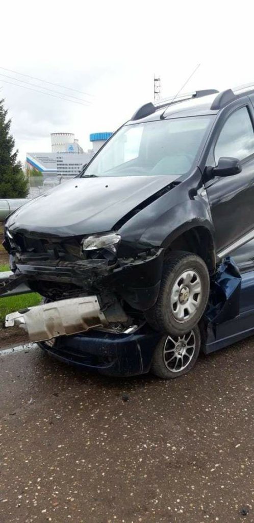 Лесовоз собрал в кучу 9 машин в Тверской области Лесовоз собрал в кучу 9 машин в Тверской области