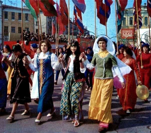 Исторические фото: как выглядели первомайские демонстрации в Твери и Калинине