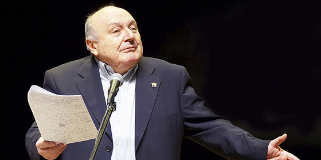 Концерт Михаила Жванецкого и спектакли про войну: что покажут онлайн 11 мая