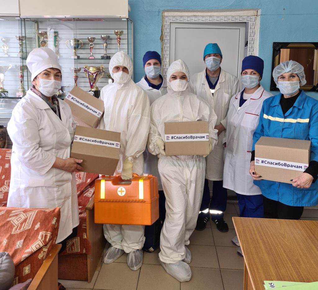 Тверские волонтеры помогают врачам