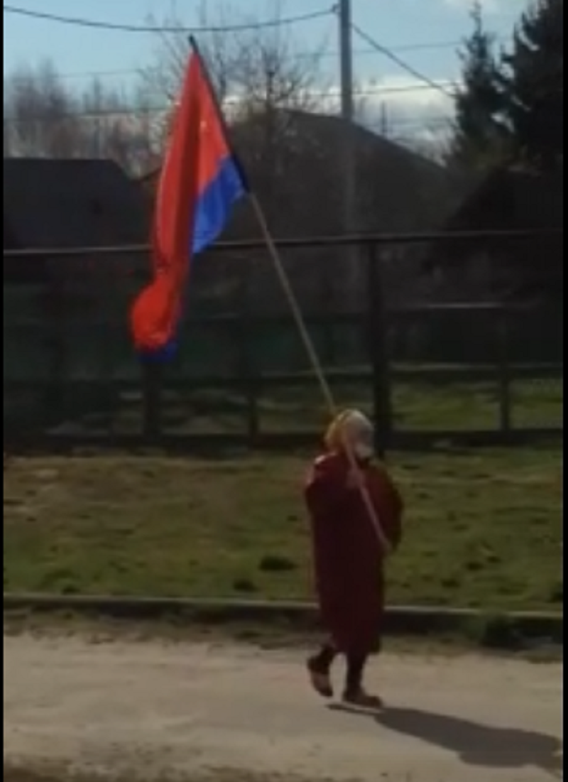 Бабушка из Тверской области оригинально отпраздновала 1 мая Бабушка из Тверской области оригинально отпраздновала 1 мая