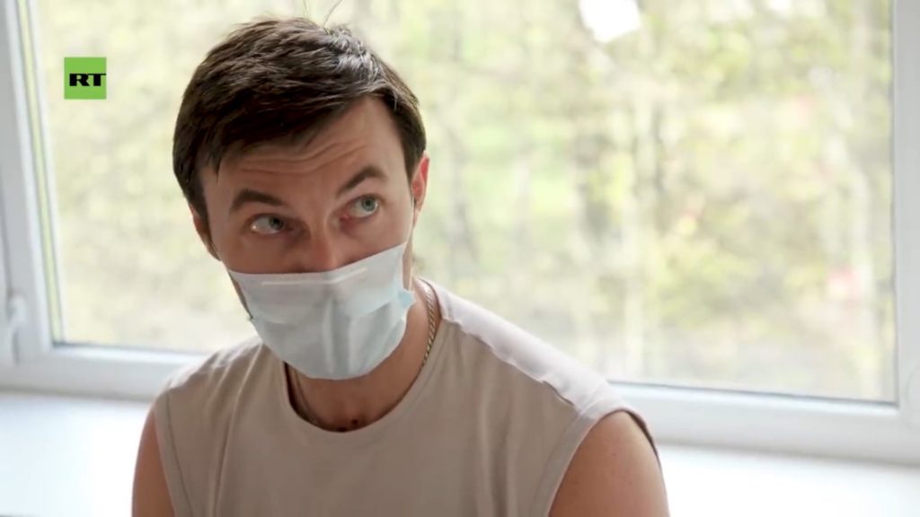 Фильм RT: Пациент тверской ОКБ Антон рассказал, как перенес COVID-19