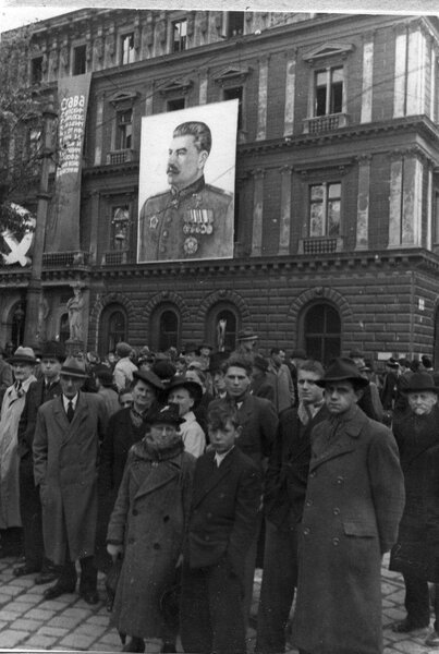 Фото Победы: как встречали радостное известие в освобождённых городах