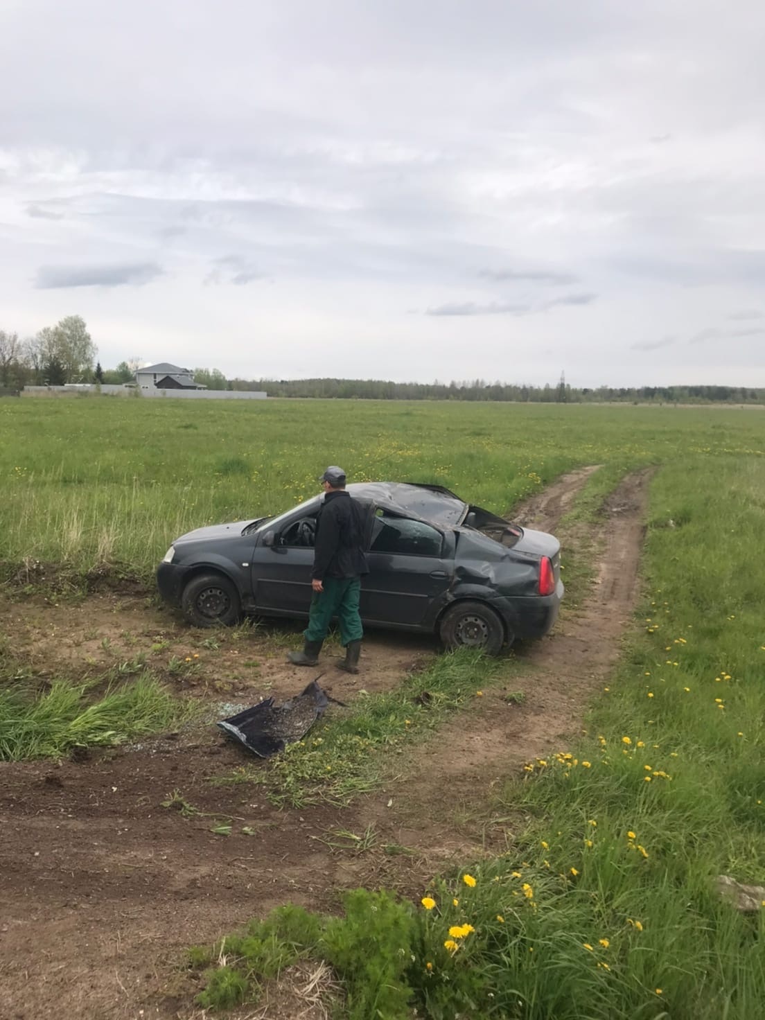 Под Тверью водитель вылетел с дороги — не вписался в крутой поворот Под Тверью водитель вылетел с дороги — не вписался в крутой поворот