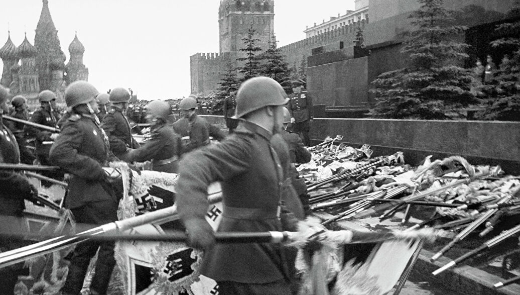 Как это было: самые яркие парады на Красной площади в период с 1941 до 2015 Как это было: самые яркие парады на Красной площади в период с 1941 до 2015