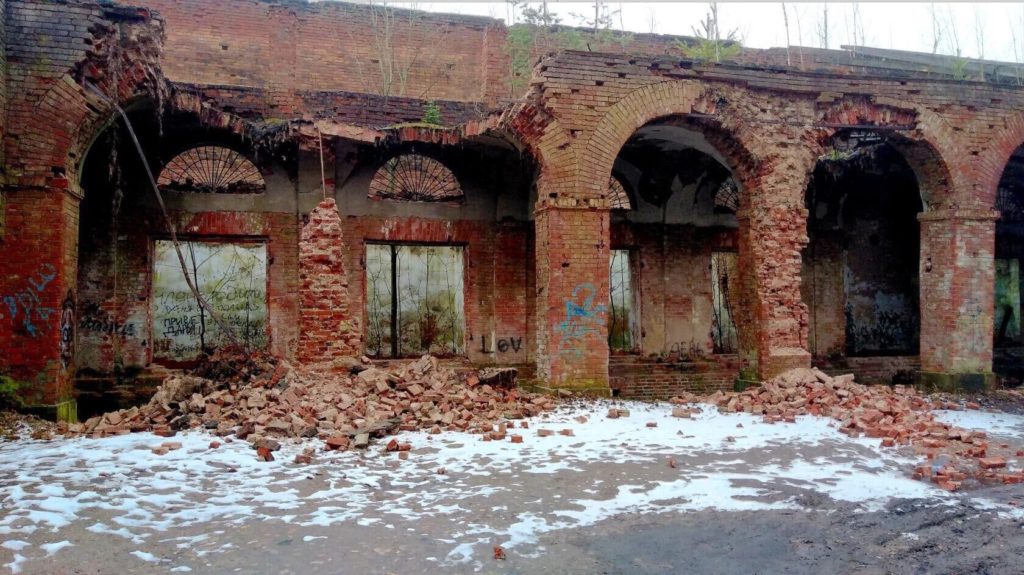 Объявлен конкурс на реставрацию обвалившихся торговых рядов в Вышнем Волочке Объявлен конкурс на реставрацию обвалившихся торговых рядов в Вышнем Волочке