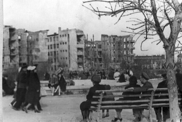 Фото Победы: как встречали радостное известие в освобождённых городах