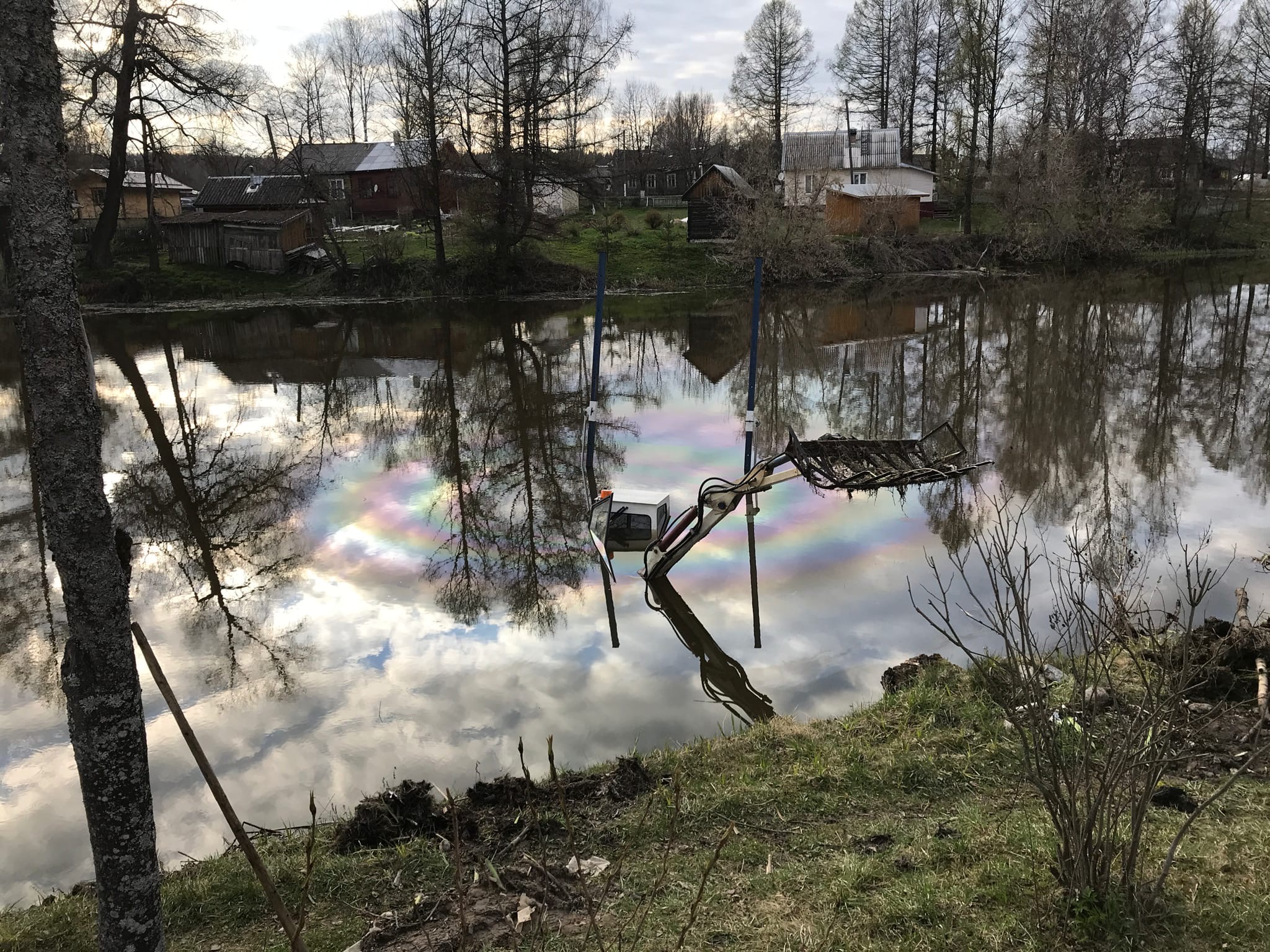 В Тверской области утонула машина для чистки водоёмов В Тверской области утонула машина для чистки водоёмов