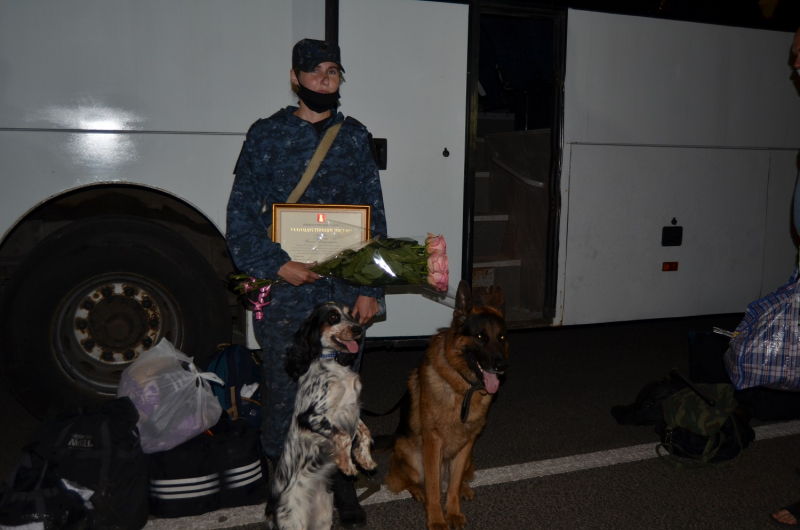 Тверских полицейских, вернувшихся из командировки на Кавказ, встречали цветами