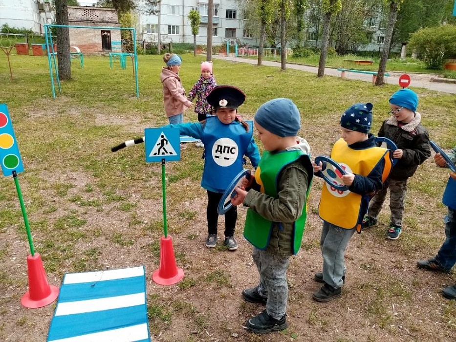 В Бологовском районе дошкольники повторили ПДД В Бологовском районе дошкольники повторили ПДД