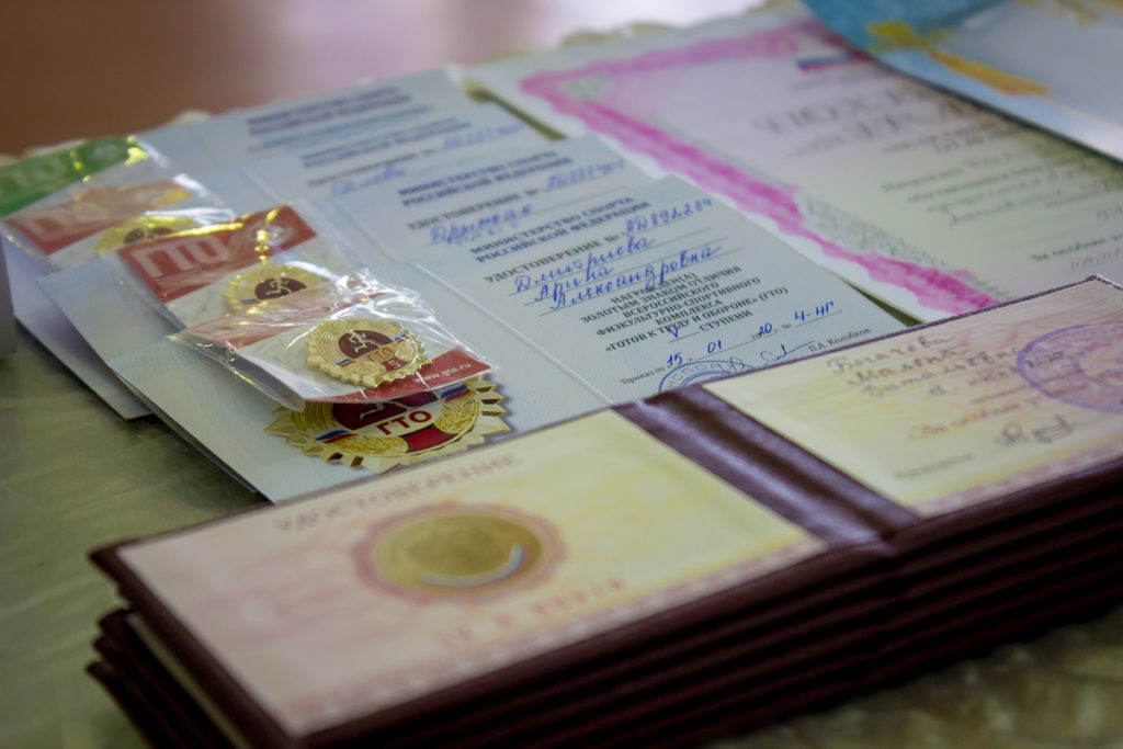 В Лихославльском районе выпускникам вручили аттестаты