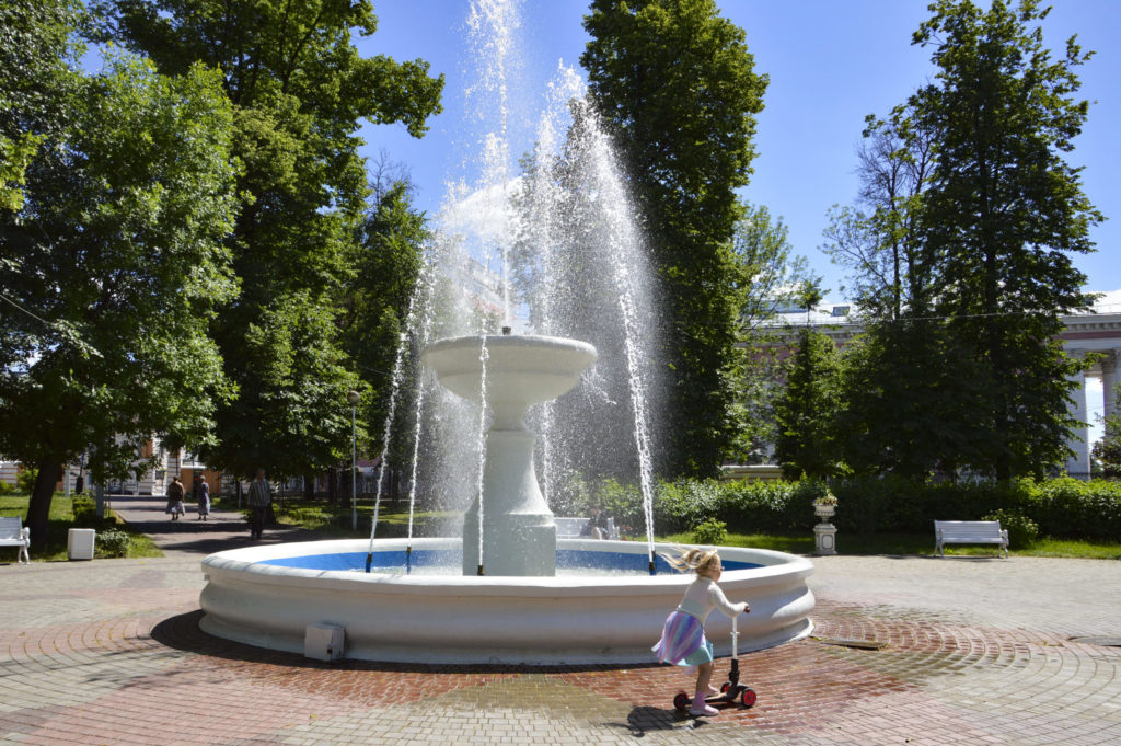 В Твери начинают включать фонтаны