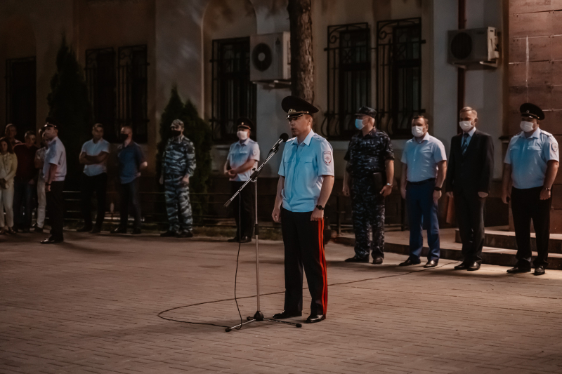 Тверских полицейских, вернувшихся из командировки на Кавказ, встречали цветами
