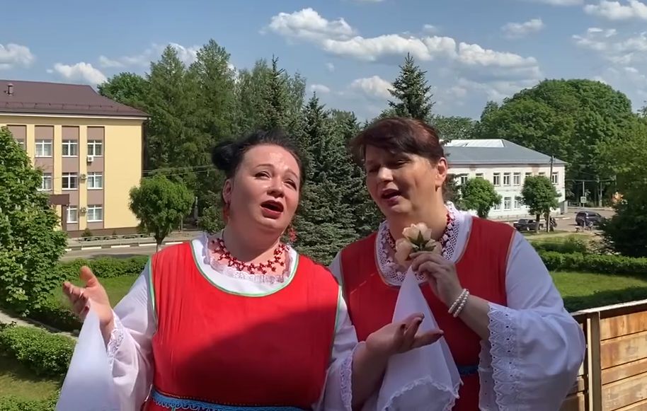 Торопчан с Днем России поздравили песнями и танцами Торопчан с Днем России поздравили песнями и танцами