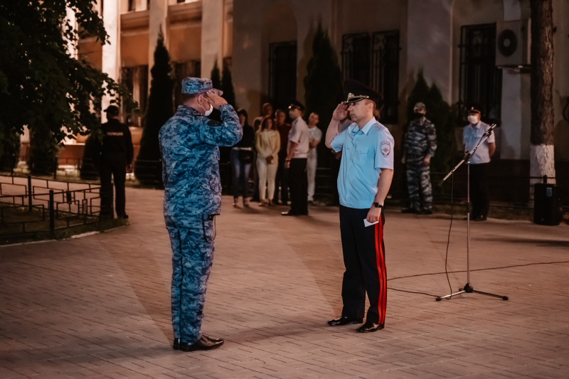 Тверских полицейских, вернувшихся из командировки на Кавказ, встречали цветами