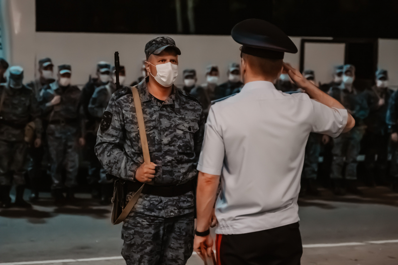 Тверских полицейских, вернувшихся из командировки на Кавказ, встречали цветами