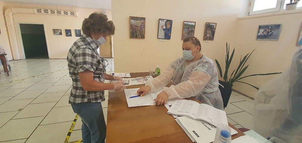 Хроника голосования: Жители села Юрьево-Девичье в Конаковском районе голосуют по поправкам в Конституцию РФ Хроника голосования: Жители села Юрьево-Девичье в Конаковском районе голосуют по поправкам в Конституцию РФ