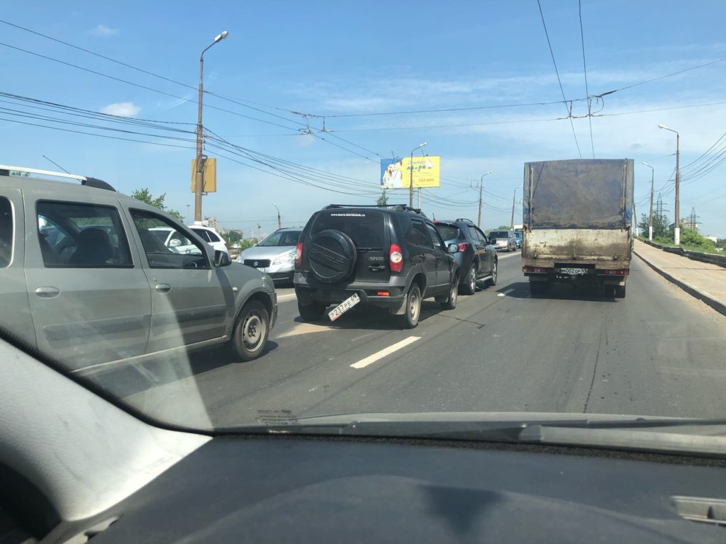 На Южном мосту в Твери вновь собирается пробка