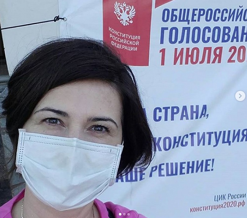 Телеведущая Ирина Швагер проголосовала по поправкам в Конституцию Телеведущая Ирина Швагер проголосовала по поправкам в Конституцию