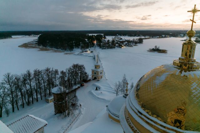"Народный путеводитель" в Нило-Столобенской пустыни: путешествие к ледяной иордани "Народный путеводитель" в Нило-Столобенской пустыни: путешествие к ледяной иордани