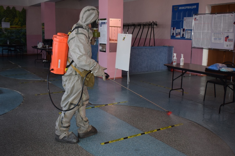 Новости голосования: в Тверской области сотрудники МЧС продезинфицировали избирательные участки