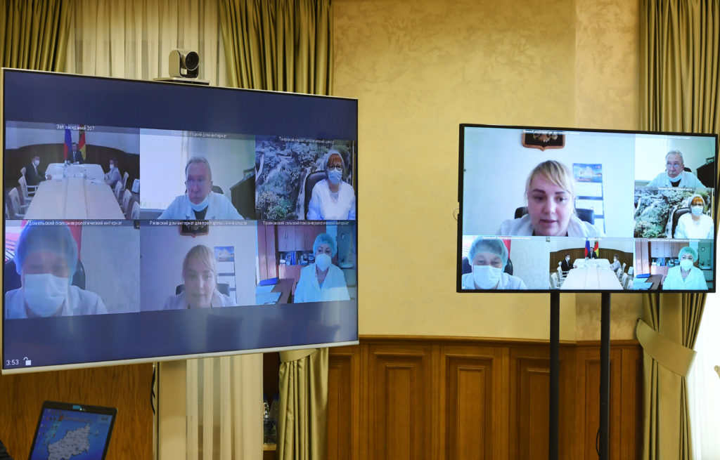 Социальные работники рассказали Губернатору Игорю Рудене о своевременном получении региональных выплат Социальные работники рассказали Губернатору Игорю Рудене о своевременном получении региональных выплат