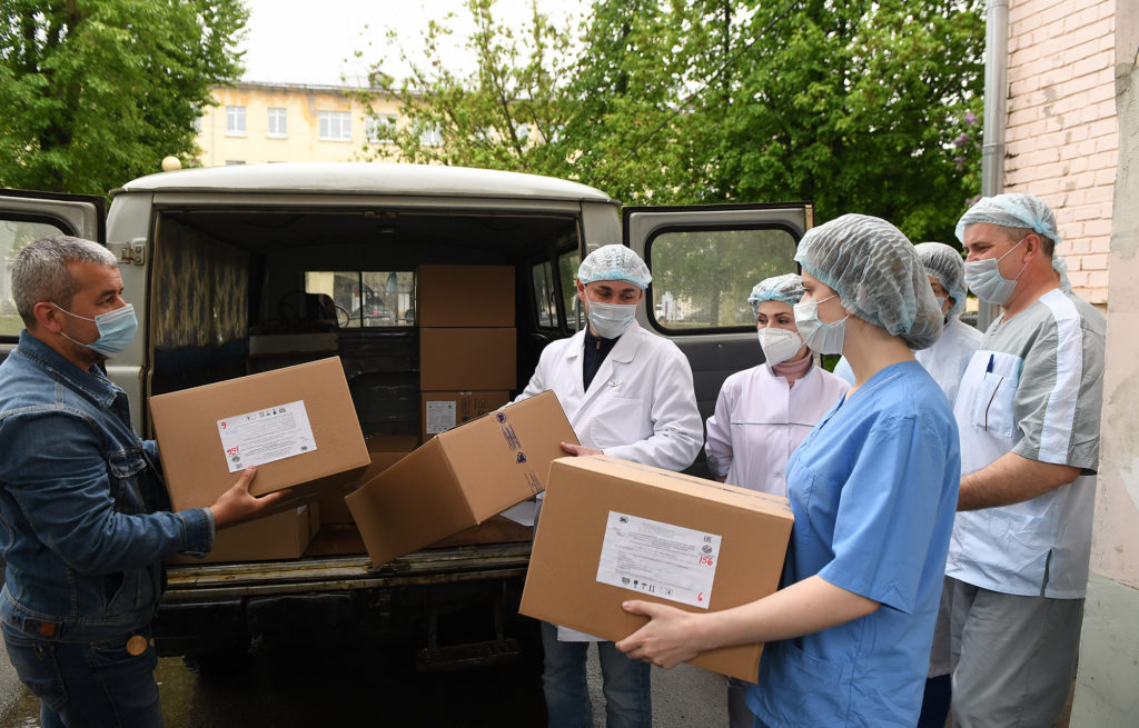 Кимрская фабрика имени Горького передала средства индивидуальной защиты тверской больнице