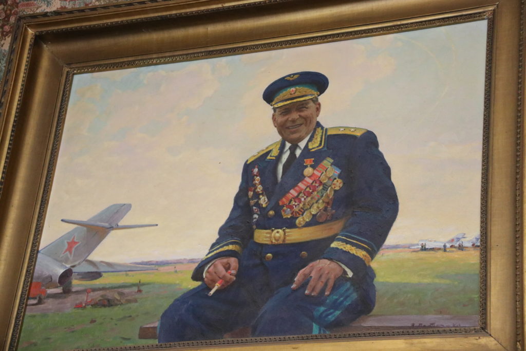 Пример для кино: как "воздушный хулиган" Додонов бил врага и праздновал Победу на Красной площади