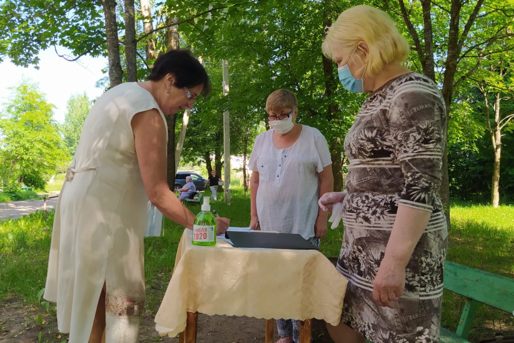 Жители Нелидовского района активно участвуют в голосовании по поправкам в Конституцию