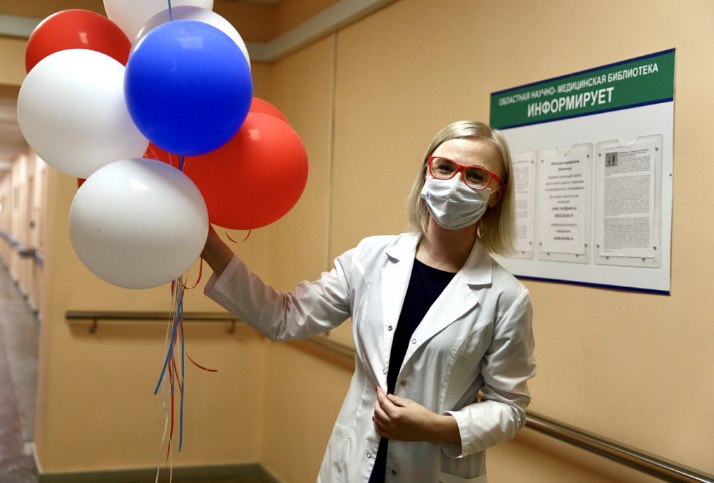 Медиков Тверской области поздравили жители области и коллеги